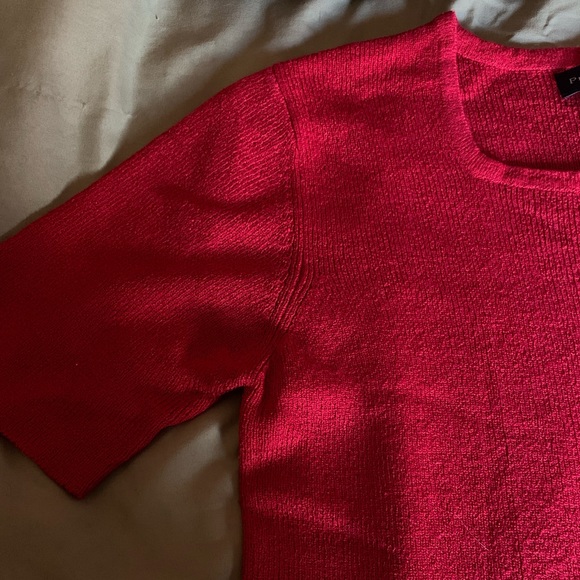 Red Ribbed Knit Tee - Picture 4 of 5